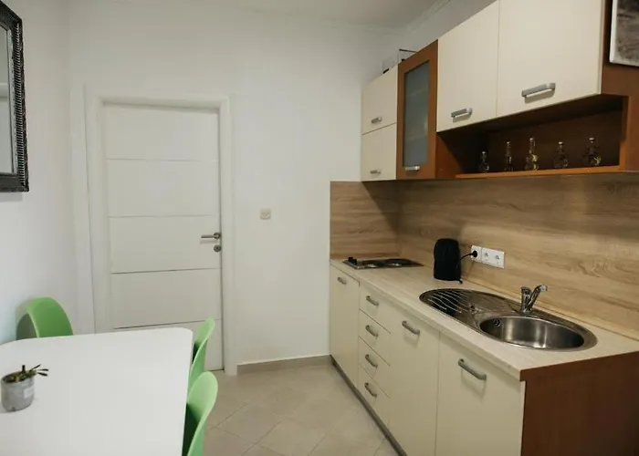 Hills ماكارسكا