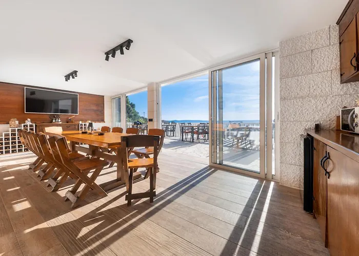 Hills * ماكارسكا