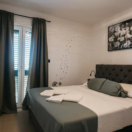 Hills Apartment Makarska