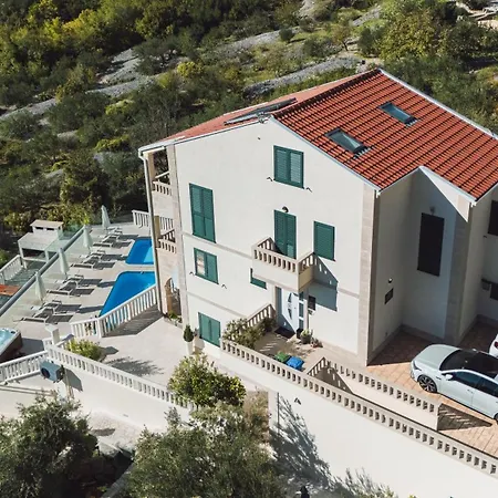 Apartment Hills *