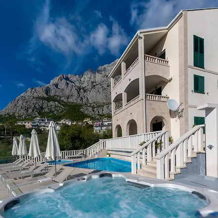 Hills Apartment *